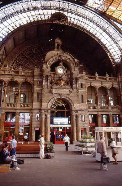 41-Anversa, stazione centrale (1895-1905),16 agosto 1989.jpg